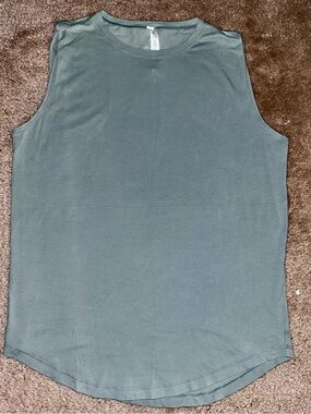 Lululemon Athletica Brunswick Muscle Tank Top
Color- Rip Tide
Size 6